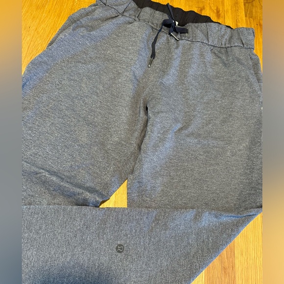 Lululemon Size 8 - Picture 3 of 4